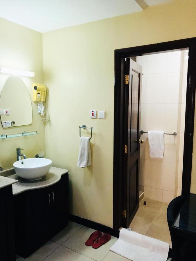 Urban Rose Hotel & Apartments Дар ес Саалам Екстериор снимка